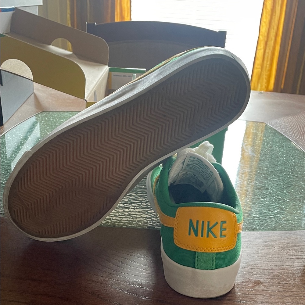 Nike Unisex Sneakers in Green and Yellow/ 6 Men’s or 7.5 Women’s - Picture 13 of 16